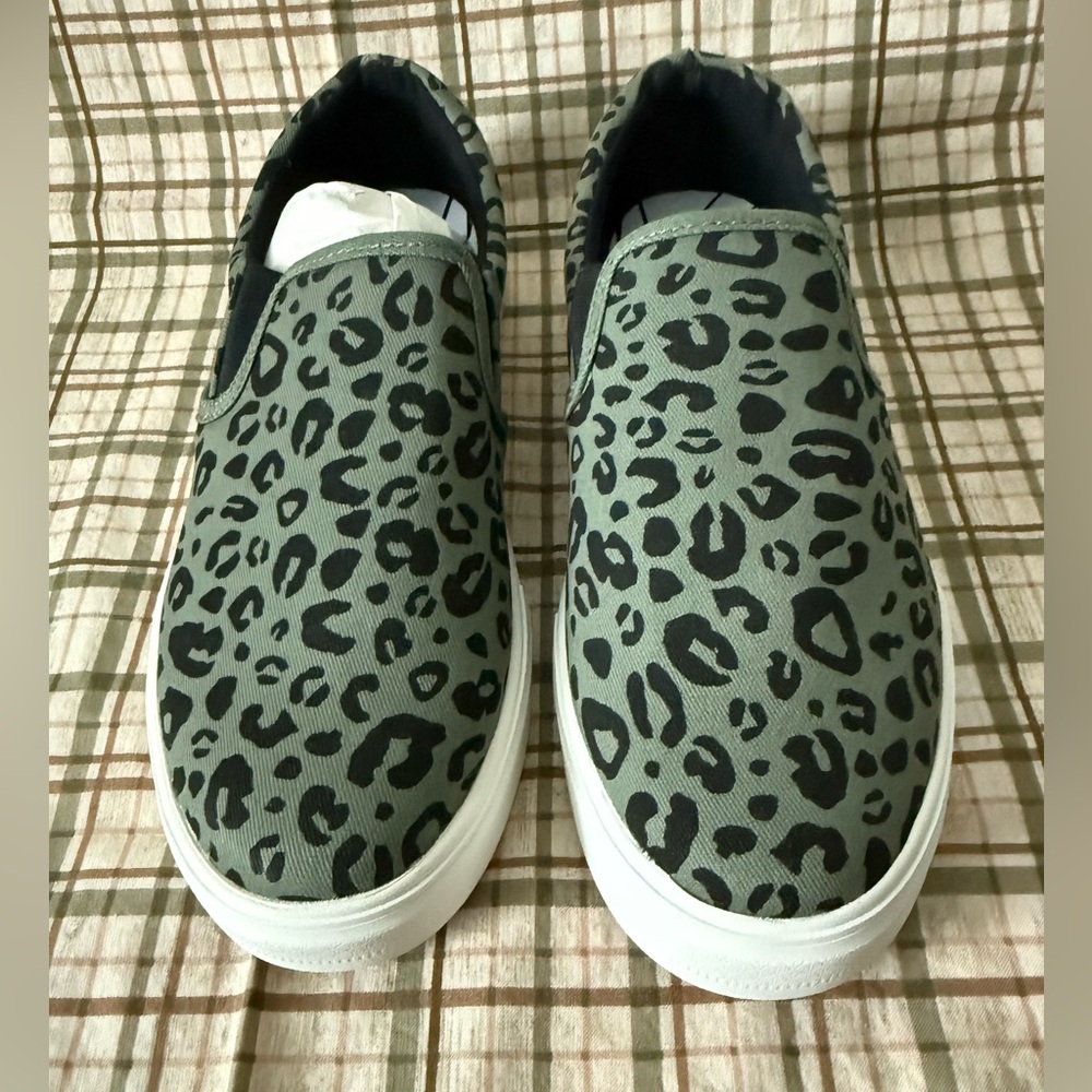 Leopard Print Slip-On Sneakers by Rip N Dip Size 7
NIB - Picture 2 of 7